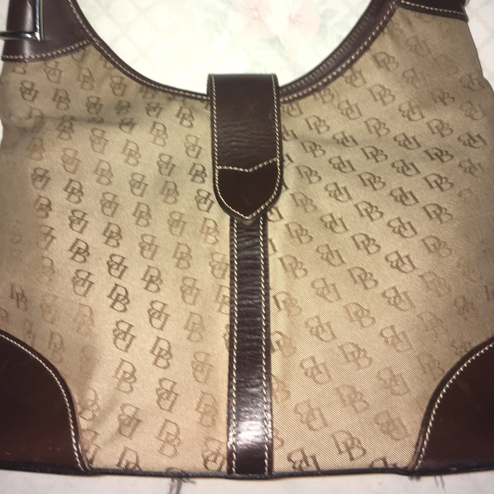 Authentic Dooney & Bourke Signature Purse - Picture 4 of 8